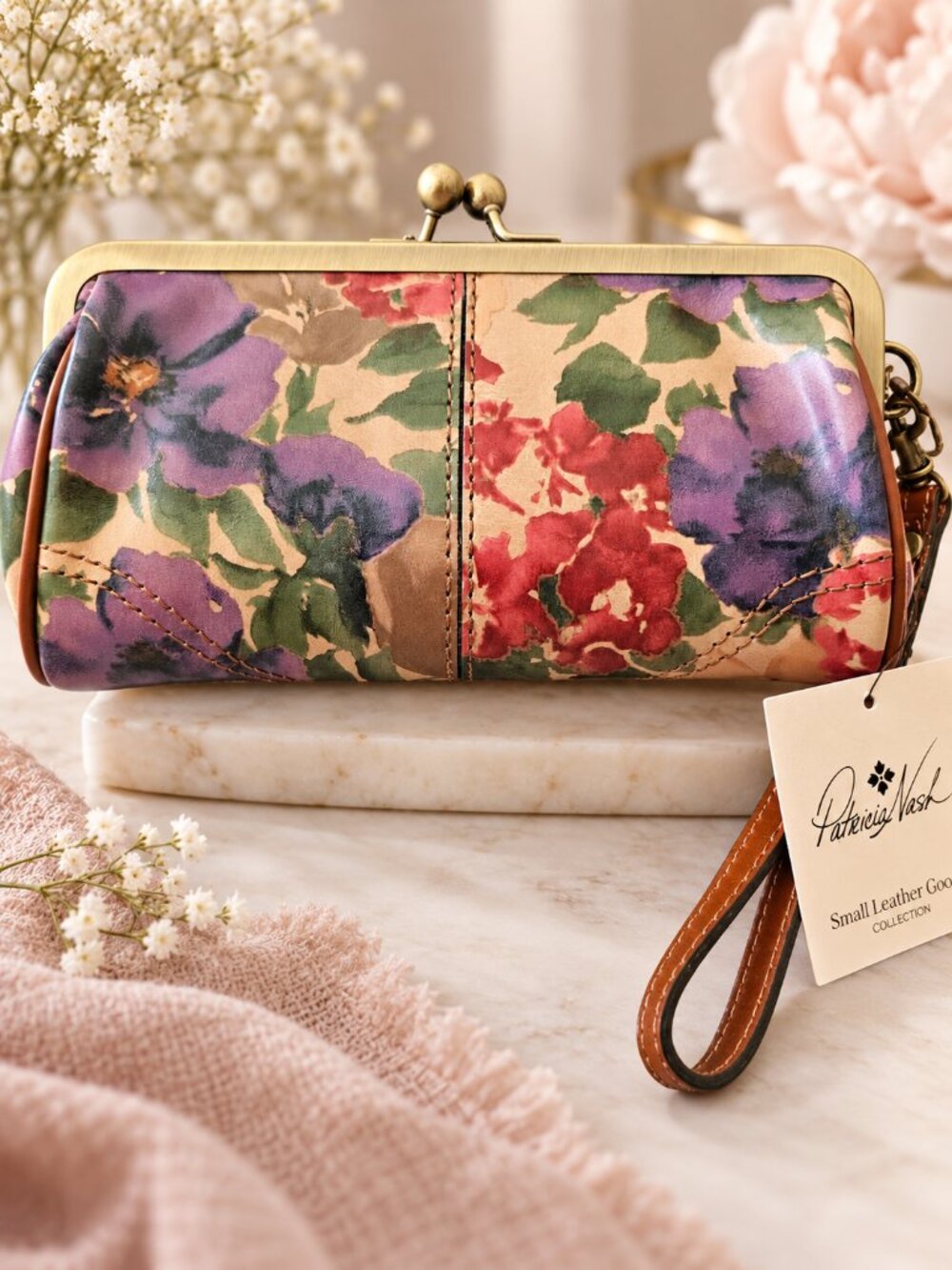 NWT Patricia Nash Renna French Hydrana Floral Leather Clutch Wristlet Kisslock